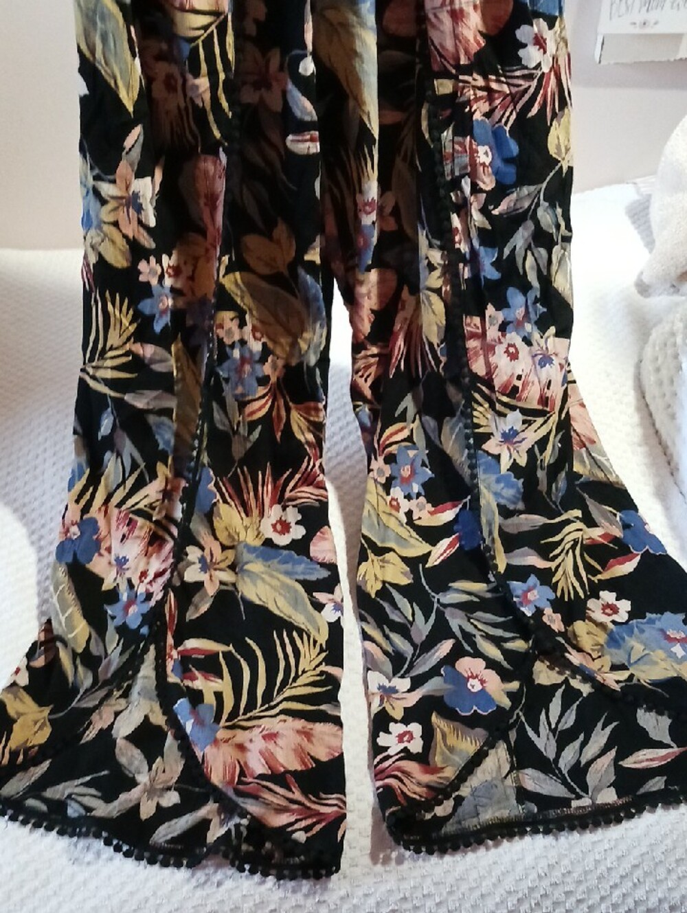 Stunning! ANGIE ⚜️Black Floral Print Smocked Top Open Wide-Leg Jumpsuit L - Picture 4 of 14